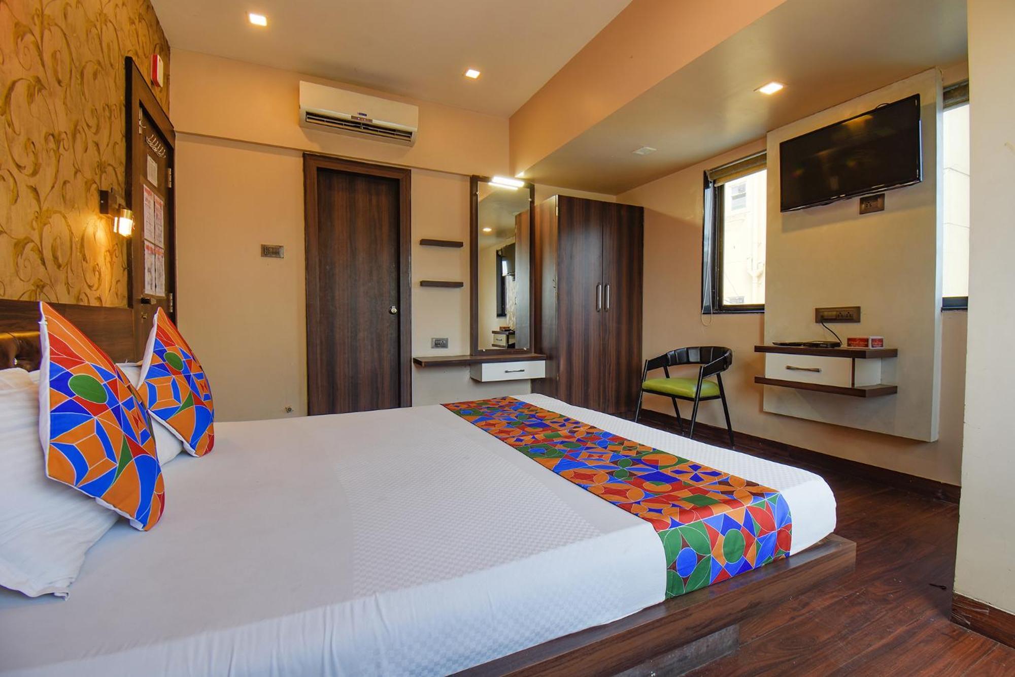 Hotel Fabexpress Glory - Nr Skywalk Bridge Pimpri-Chinchwad Exterior foto